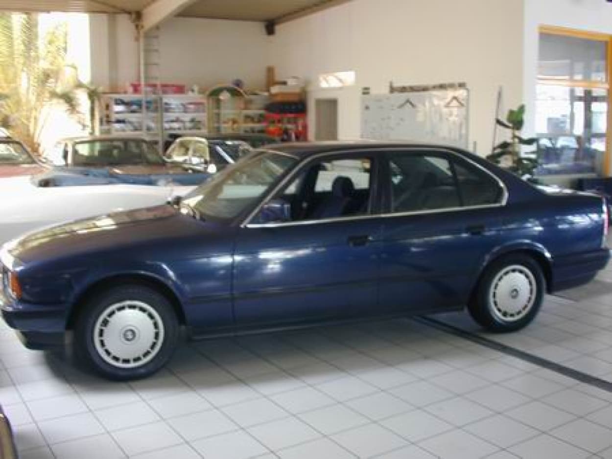 Bild vom BMW 520 E34 Blau