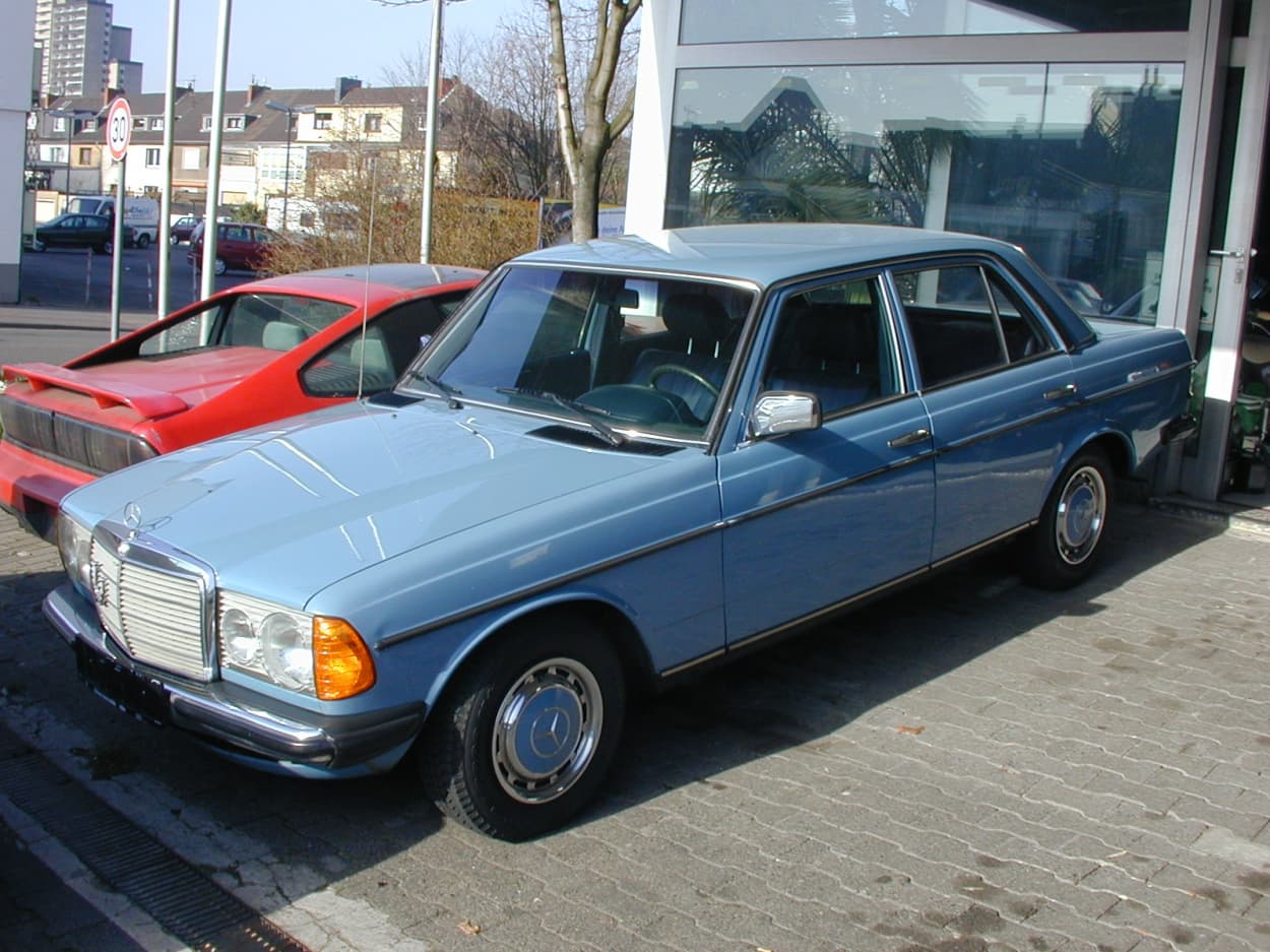 Bild vom Mercedes 200D W123 Blau