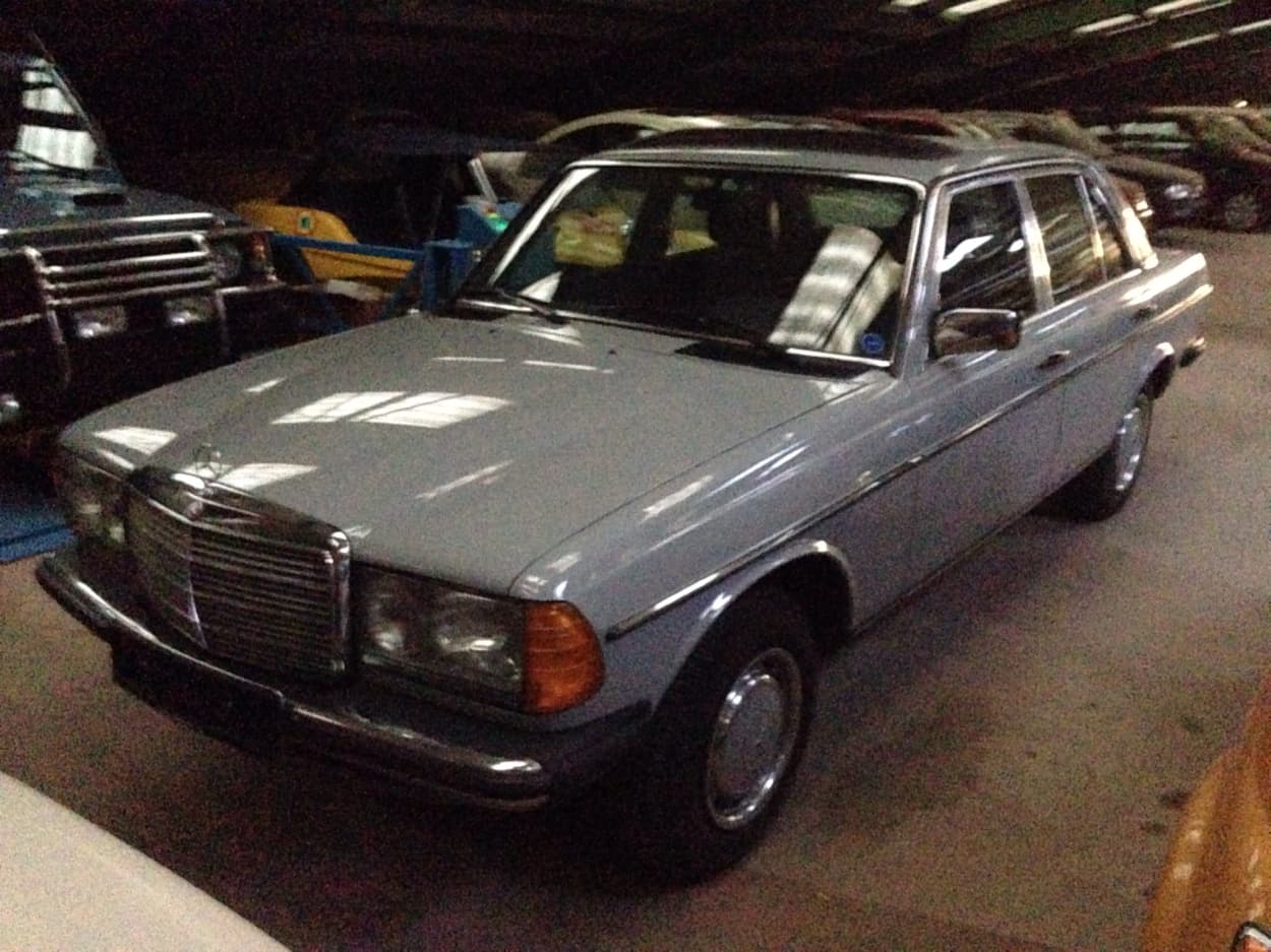 Bild vom Mercedes 240D W123 Grau