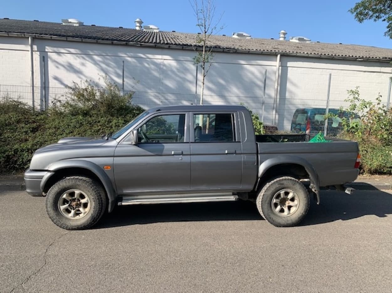 Bild vom Mitsubishi Pickup Grau