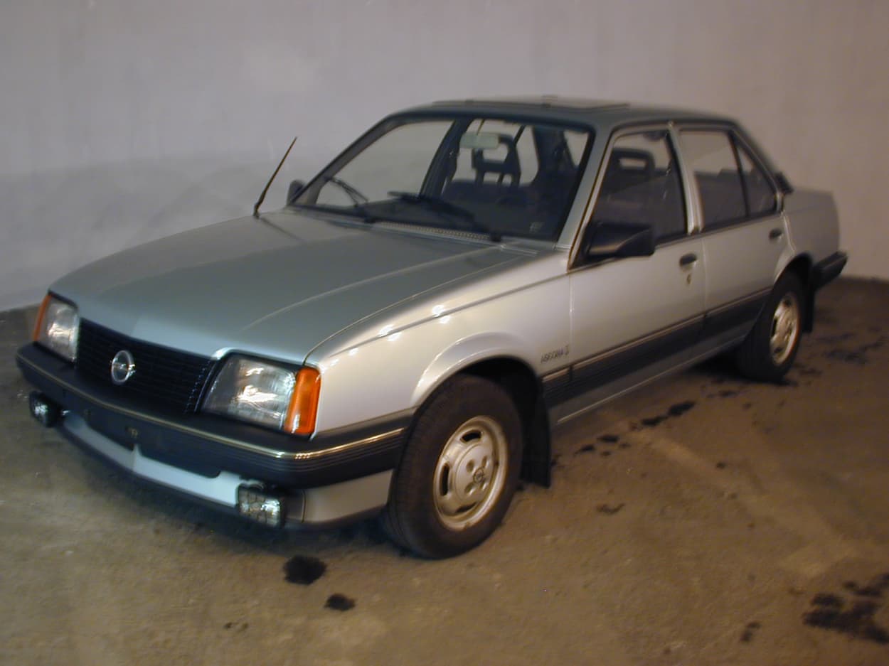 Bild vom Opel Ascona C Blau