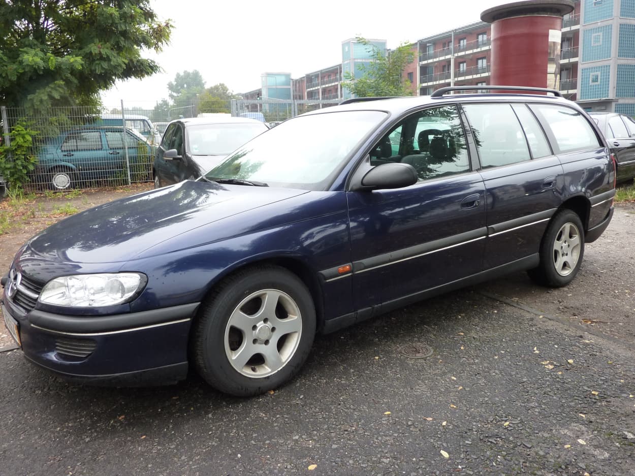 Bild vom Opel Omega Kombi Blau I