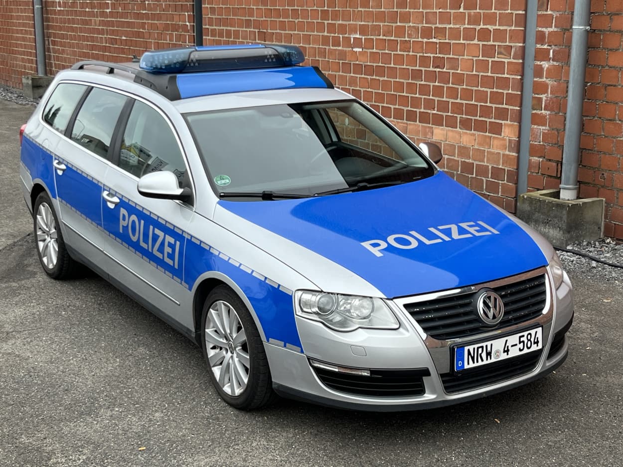 Bild vom Polizeipassat Blau