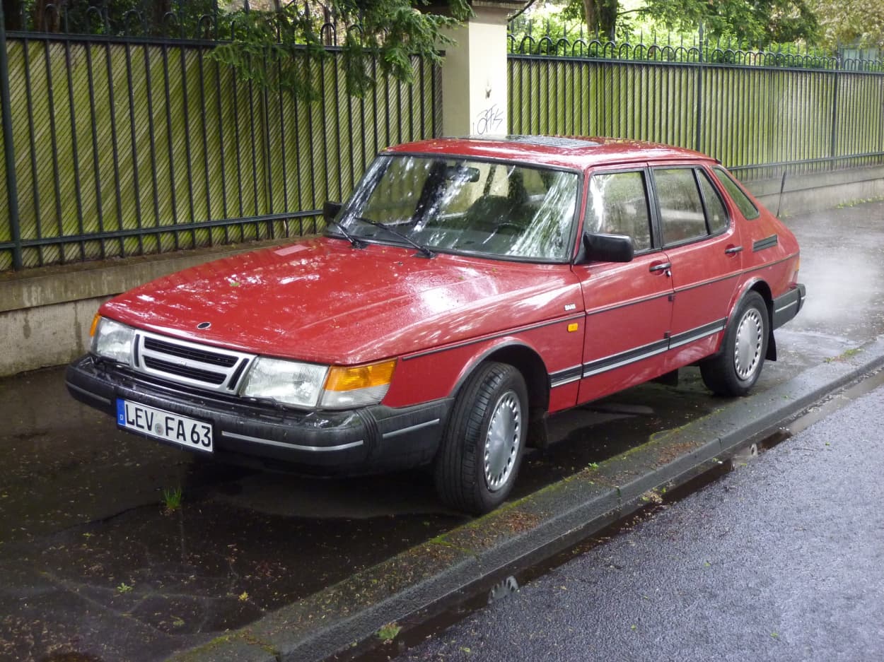 Bild vom Saab 900 Lim Rot