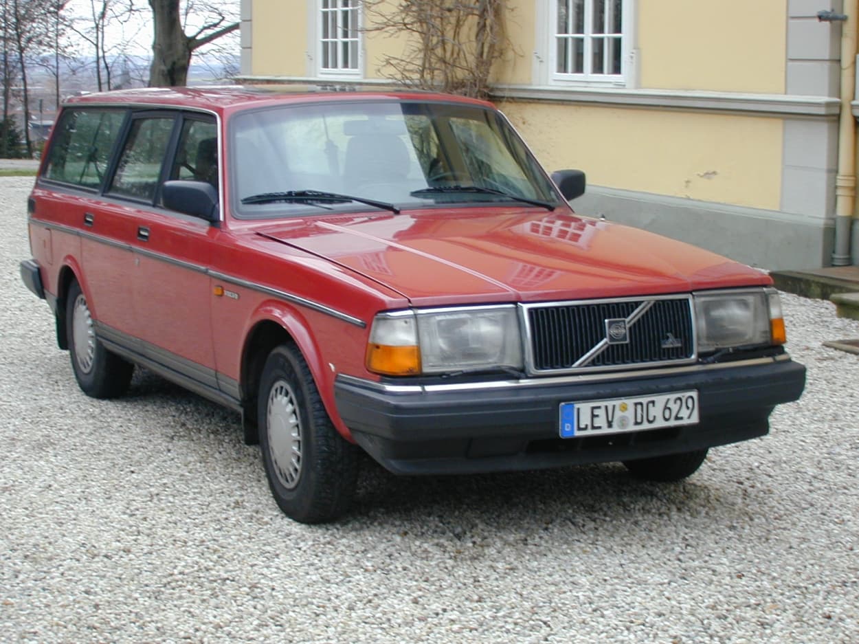 Bild vom Volvo 240 Kombi Rot