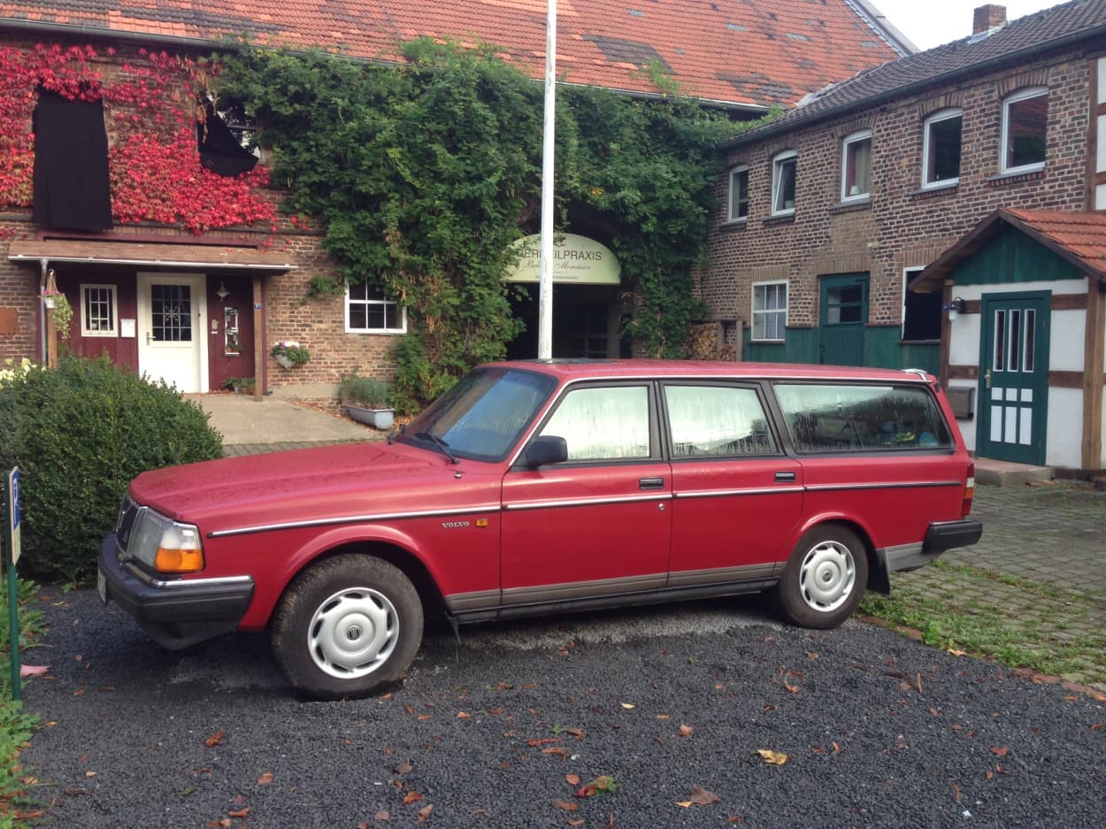 Bild vom Volvo 240 Kombi Rot II